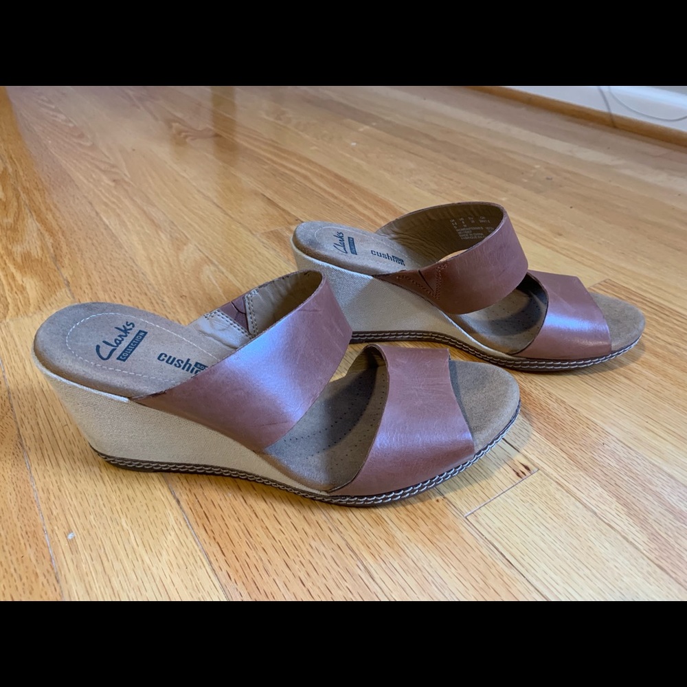 Like New condition brown leather Clark’s Wedges